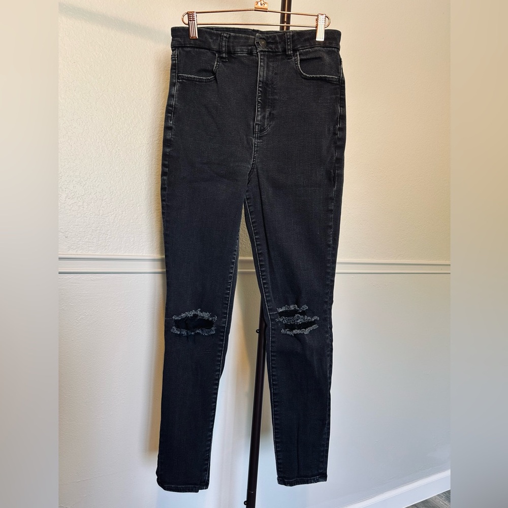 American Eagle Black Distressed Denim Curvy Highest Rise Jegging women’s size 8